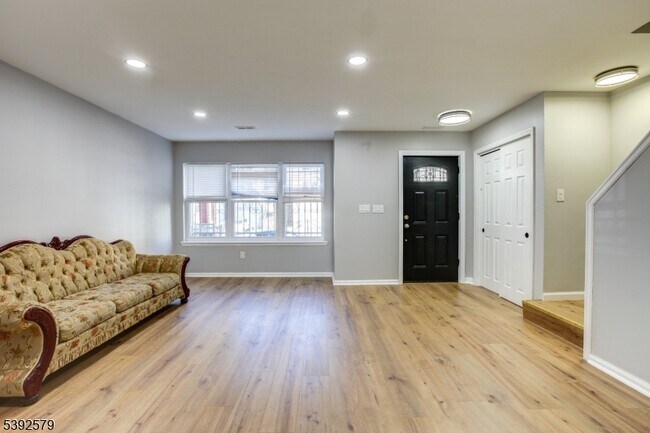 Foto del edificio - 284 S 6th St