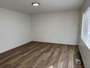 Building Photo - 84 W Main St