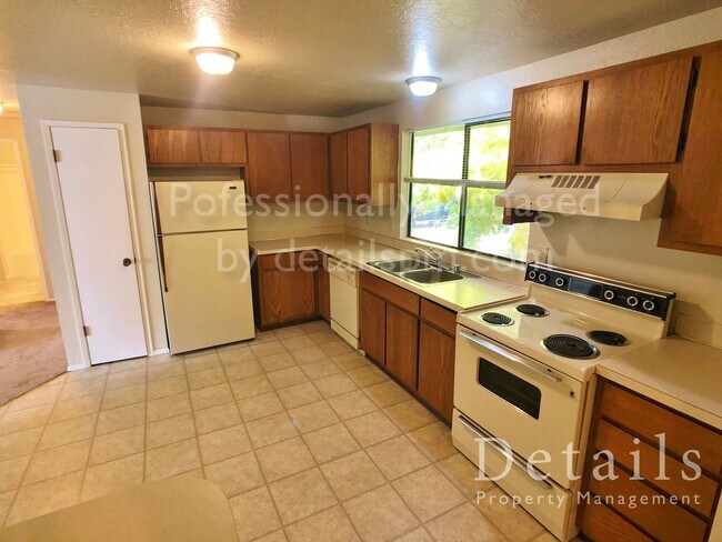 Building Photo - 9467/9469 Silverdale Loop Rd NW