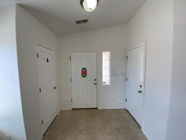 Building Photo - 3 Bedroom Single Story Home Available Near...