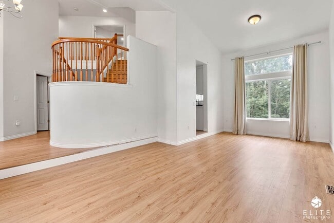 Building Photo - 4 Bedroom | 2.5 Bathroom | Garage - Conven...