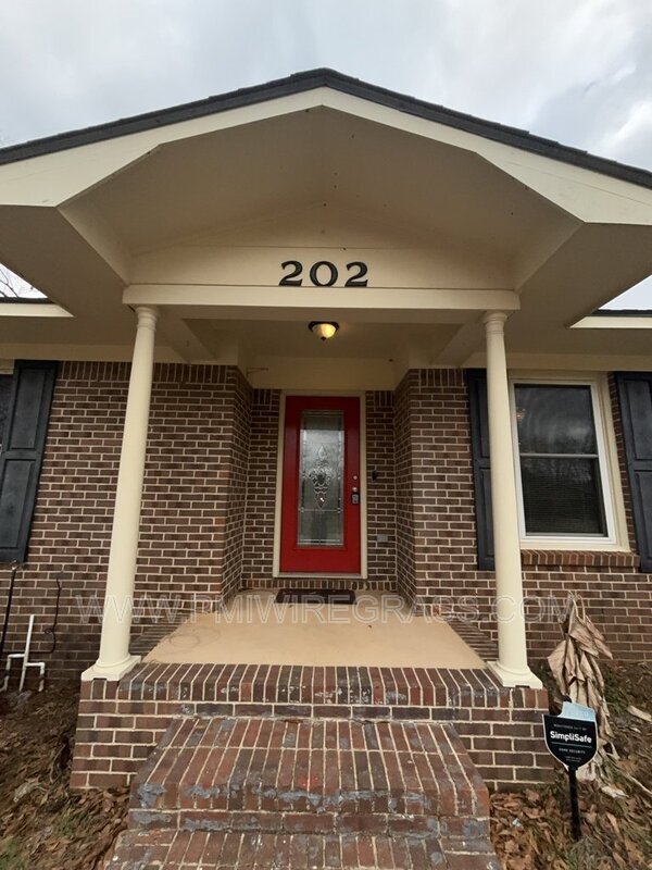 Foto del edificio - 202 Pondella Dr