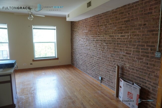 Building Photo - 1251 W Devon Ave