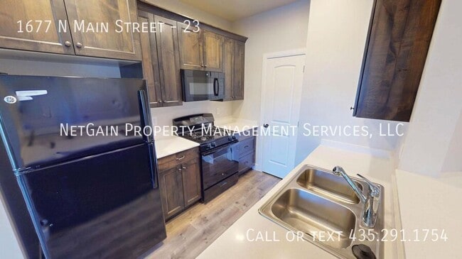 Foto del edificio - 1677 N Main St