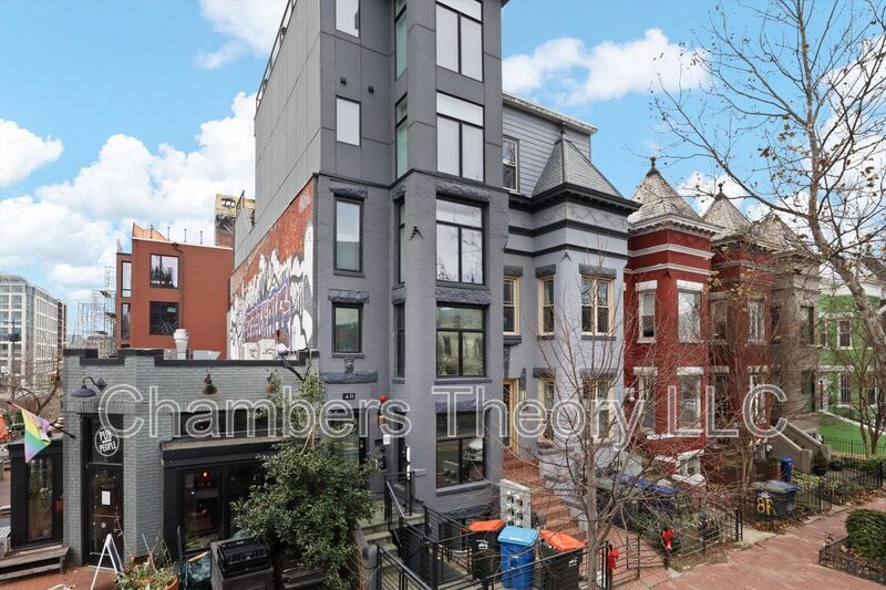 Primary Photo - 4 R St NW