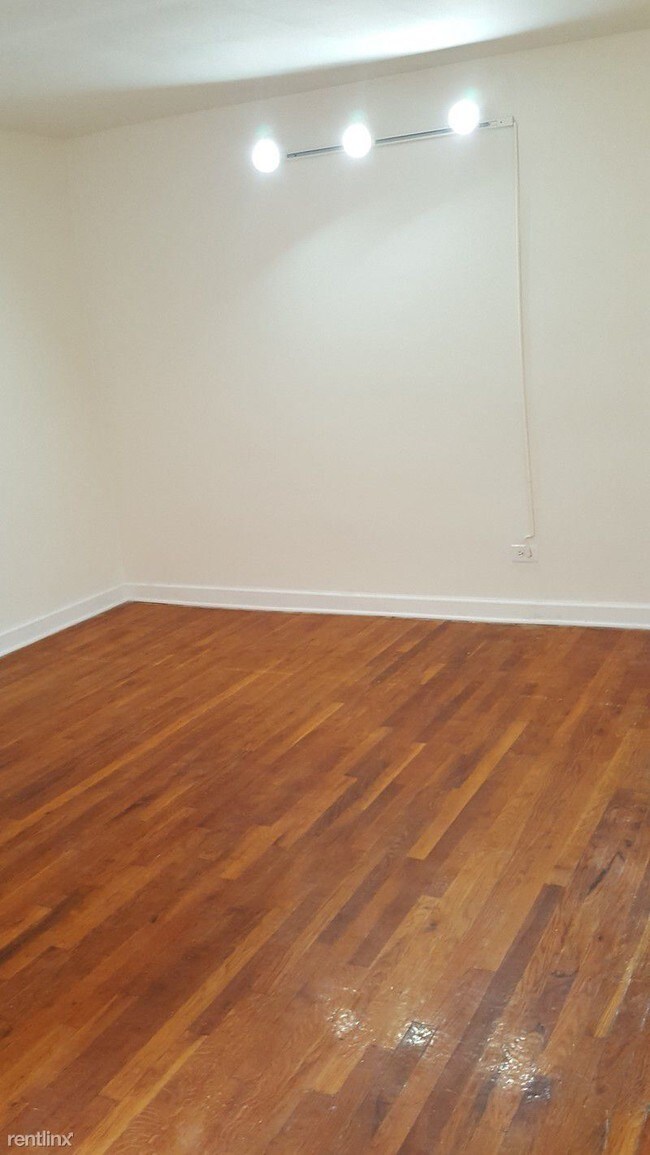 Foto del edificio - 14219 Barclay Ave