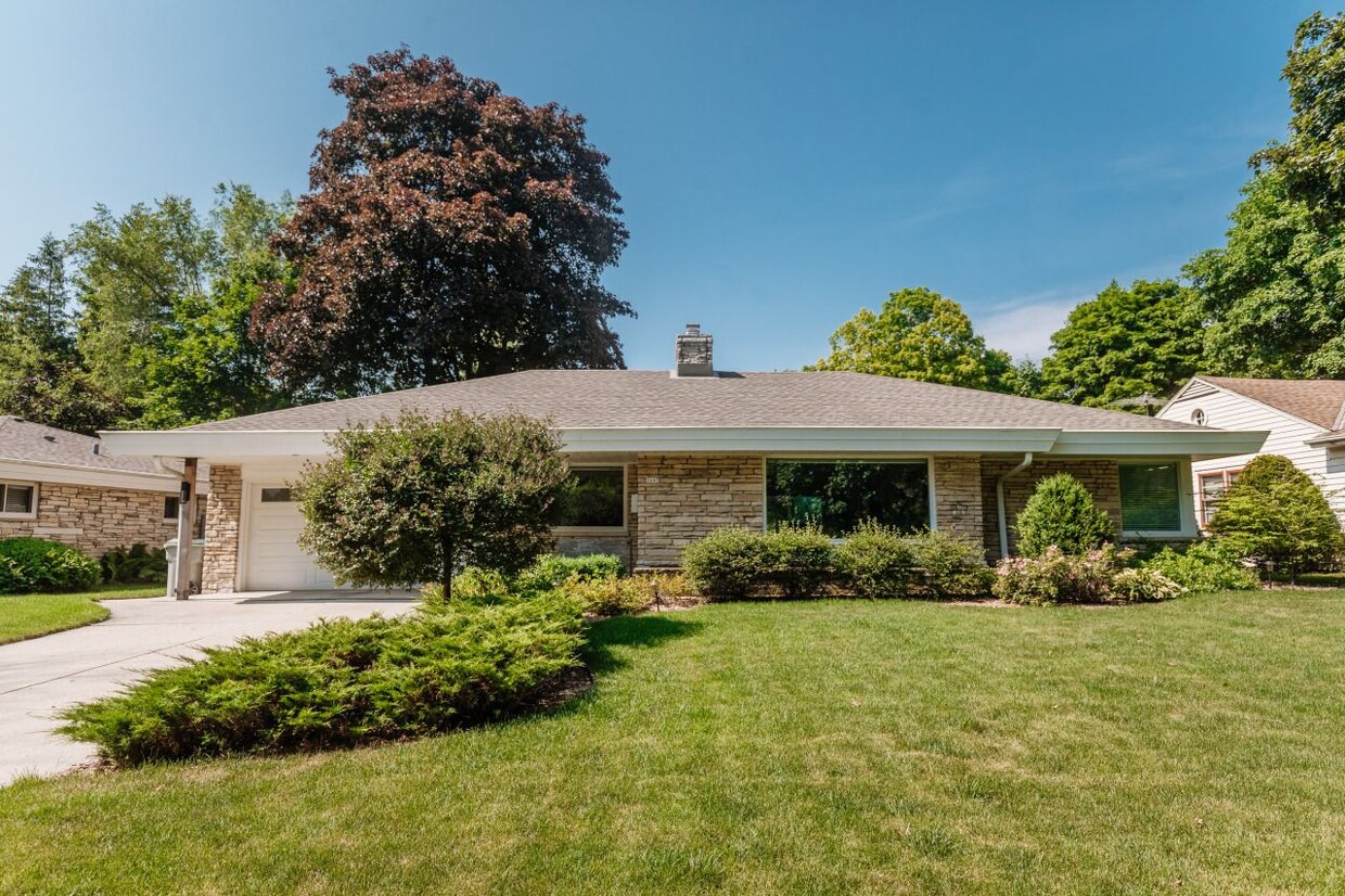 Foto principal - 5047 W Jackson Park Dr