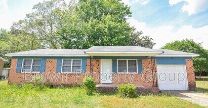 Building Photo - 817 Bronco Rd