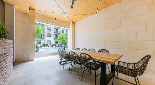 Foto del edificio - Sleek 2BR Oasis: Urban Living at Its Fines...