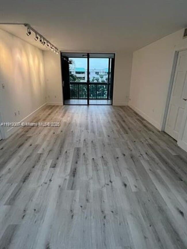 Building Photo - 2333 Brickell Ave