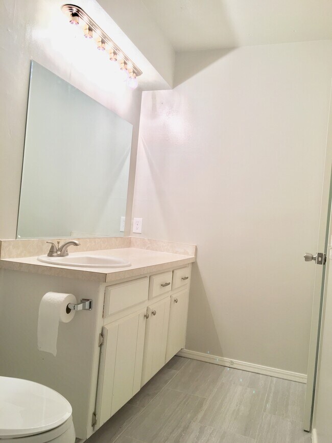 Guest bathroom - 1804 SE 8th St
