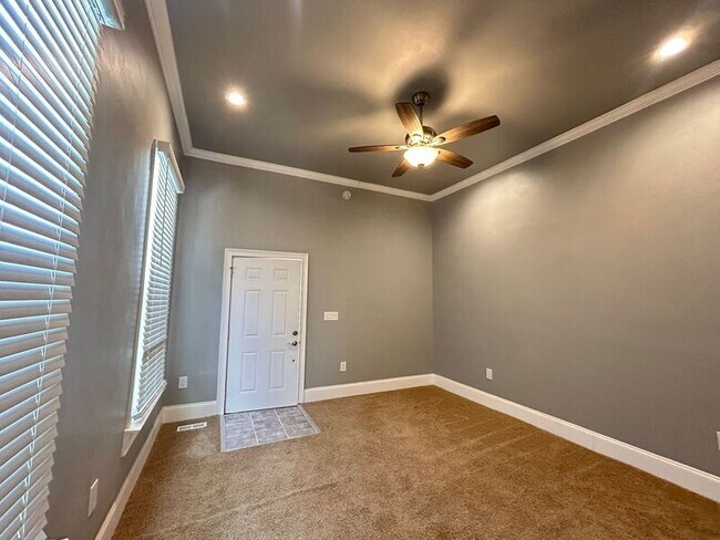 Building Photo - 3185 E Point St