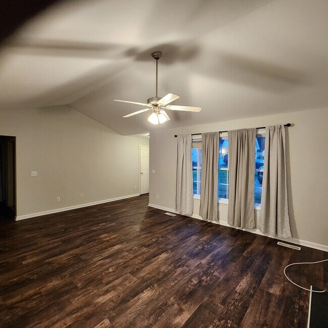 Foto del edificio - 134 W Oak Ave