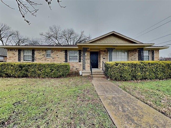 Foto del edificio - 8445 Bocowood Dr