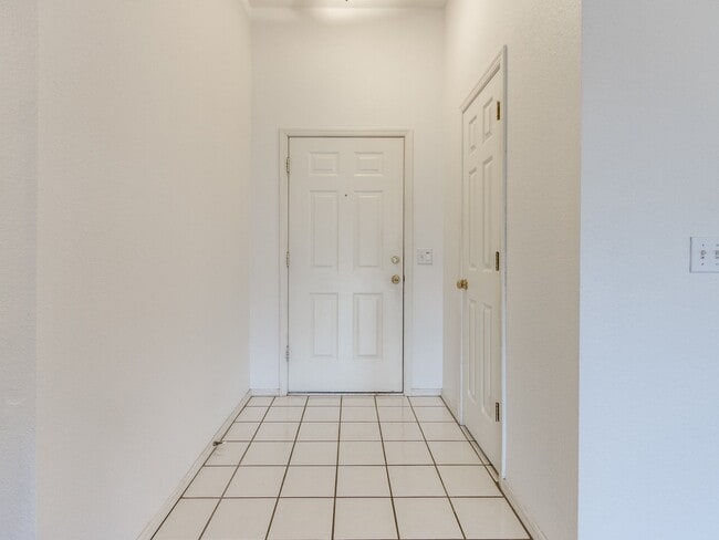 Building Photo - 1717 Foxfire Rd