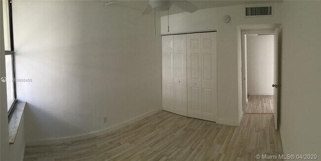 Building Photo - 20350 W Country Club Dr