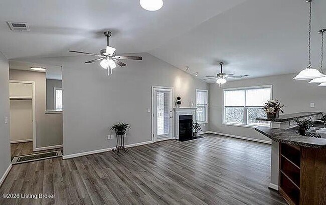 Foto del edificio - 6520 Brook Bend Way