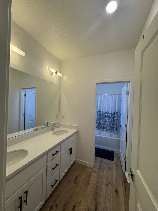 Building Photo - 2445 Town Cir