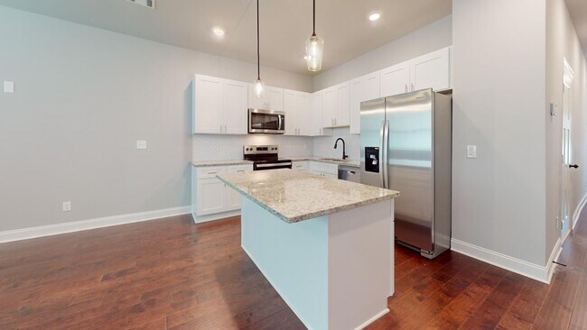 Foto del edificio - New Construction Townhome for Rent in Fore...