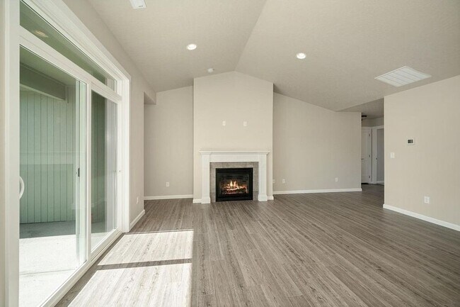 Building Photo - 17009 E Knox Ln