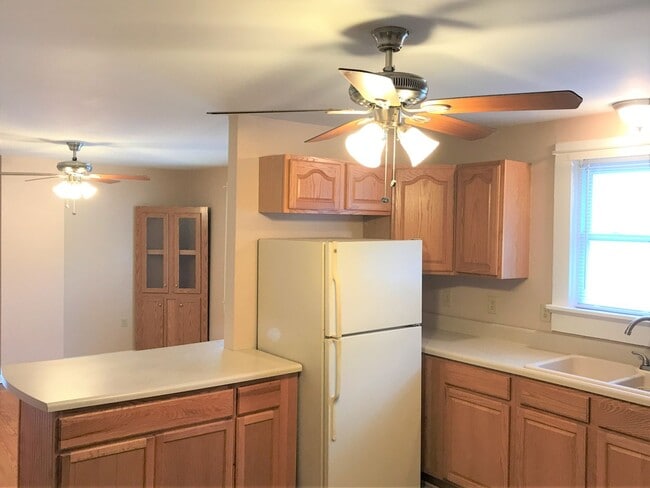 Building Photo - Lovely 3 Bedroom/2 Bathroom… Waiting for Y...