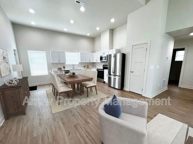 Foto del edificio - 1021 N Claude Rd