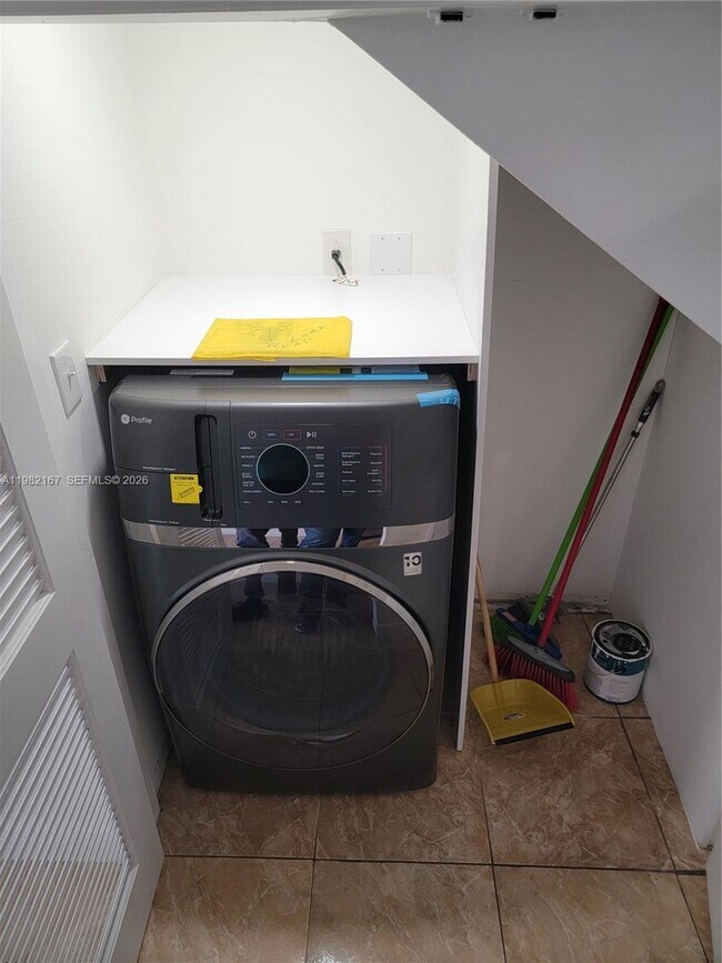 Foto del edificio - 3011 W 76th St