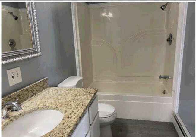 Building Photo - 136 W Clifford St