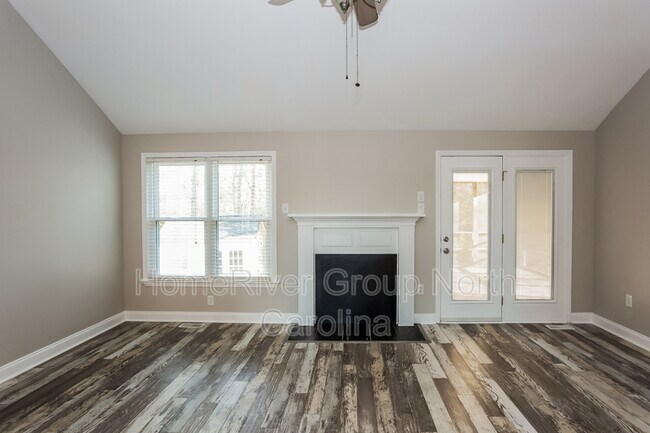 Building Photo - 1685 Red Bird Cir SE