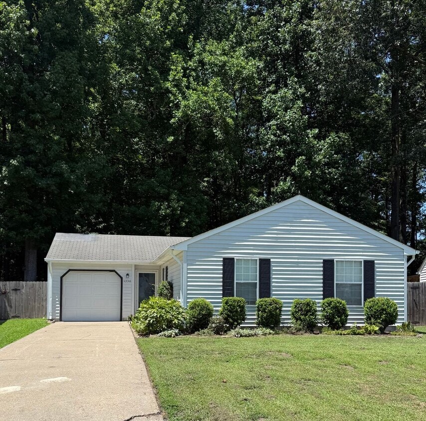 Primary Photo - 3BD/2BA Home minutes from Dam Neck/Oceana ...