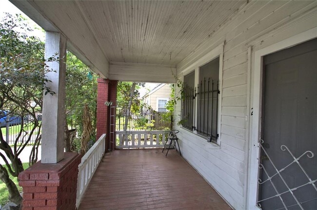 Building Photo - 4430 Bell St