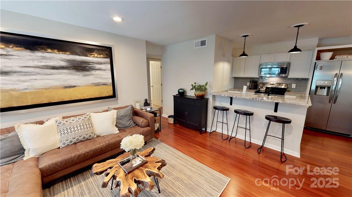 Foto principal - 415 W 8th St
