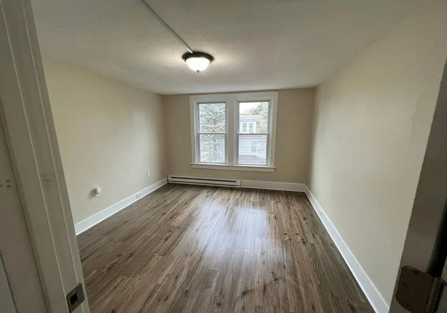 Building Photo - 105 Sambourne St
