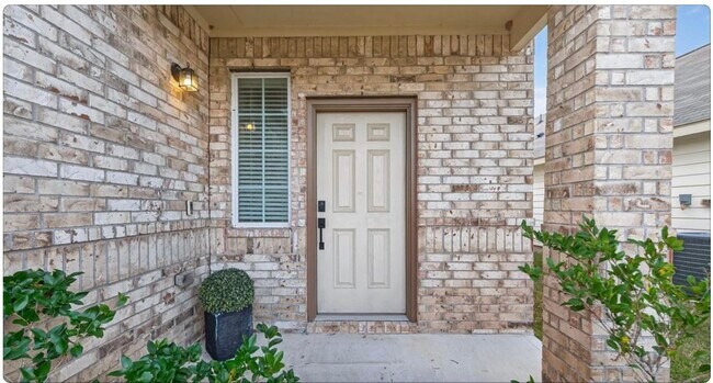 Foto del edificio - 17543 Desmond St