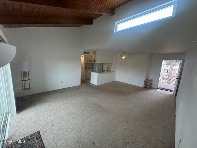 Foto del edificio - 10331 Lindley Ave