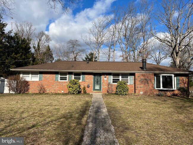 Building Photo - 502 Glider Ave
