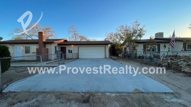 Building Photo - Affordable 2 Bed, 1 Bath Hesperia Home Wit...