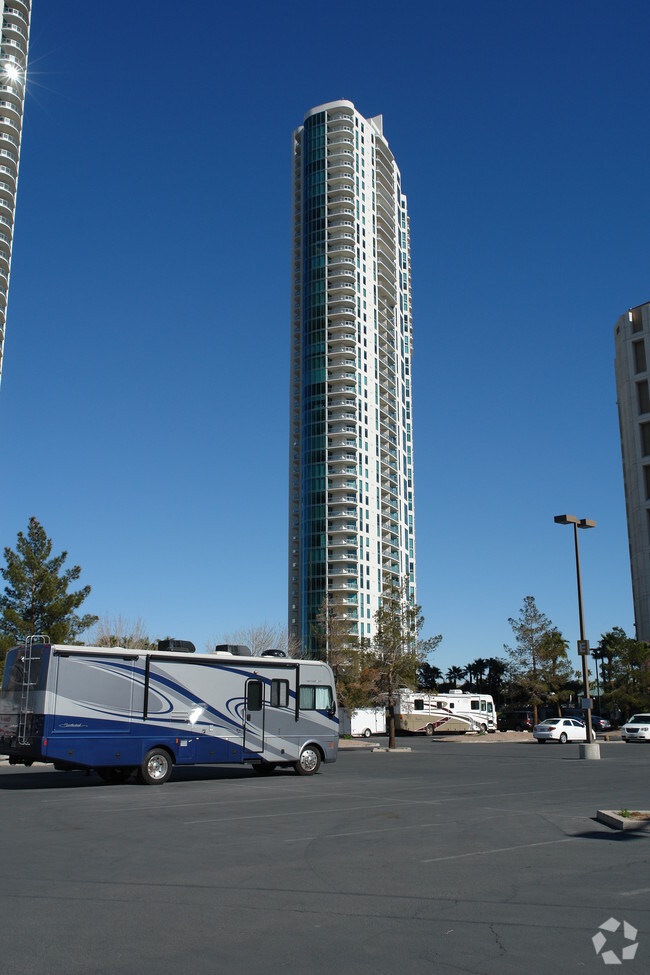 Building Photo - Turnberry Towers