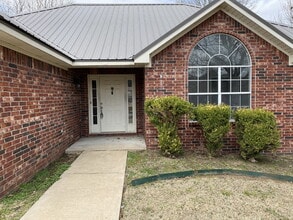 Building Photo - 4902 Hawthorne Way