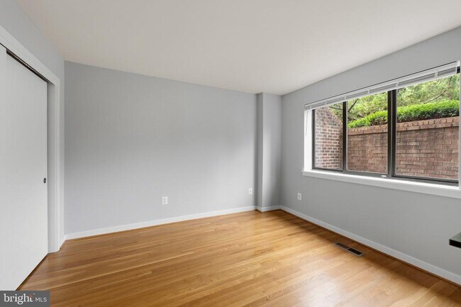 Foto del edificio - 3725 Madison Ln