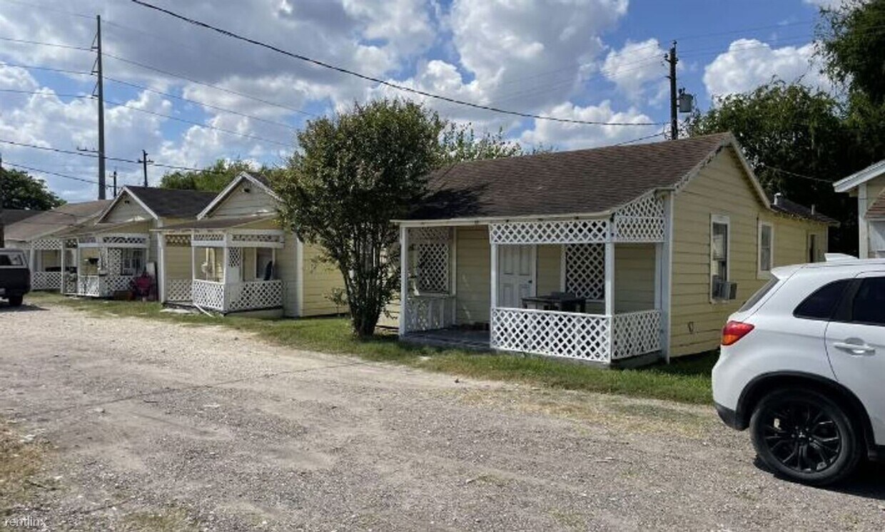Foto principal - Studio, 1 bath House - New Ownership - Wes...