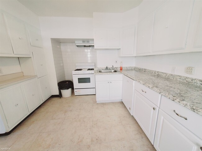 Building Photo - 2 br, 1 bath Condo - 166 Henry St