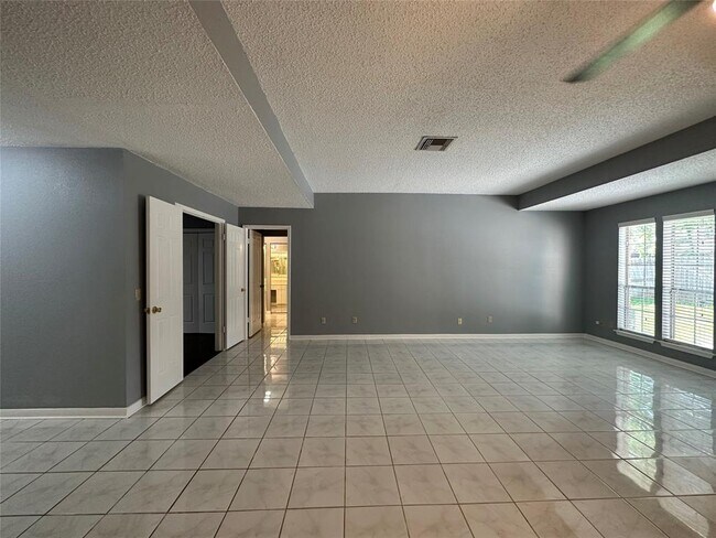 Foto del edificio - 3319 Green Fields Dr