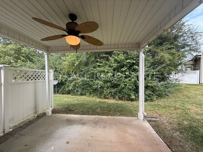 Building Photo - CUTTERS RUN...3 BEDROOM TOWNHOUSE WITH PRI...