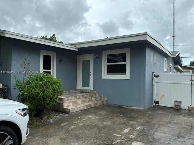 Building Photo - 6124 SW 38th St