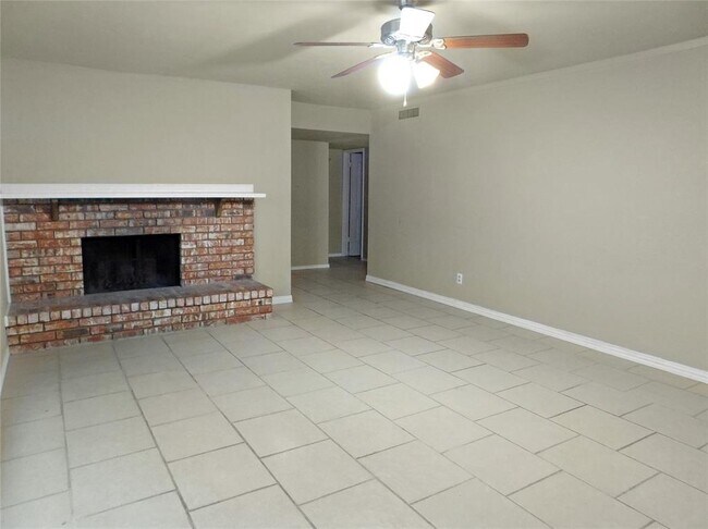 Foto del edificio - 6210 Mccartney Ln
