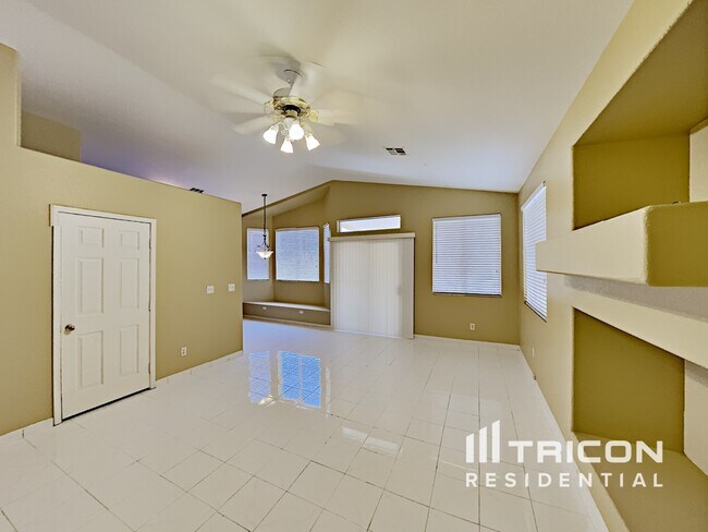 Building Photo - 2727 W Richmar Ave