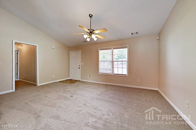 Building Photo - 103 Thorn Thicket Way