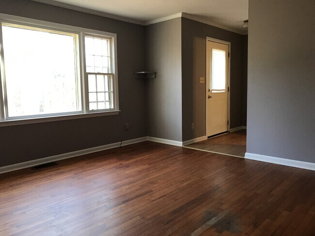 Foto del edificio - Large yard with plenty of room for work or...
