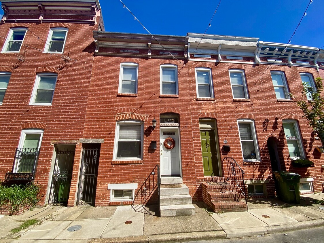 Primary Photo - 13 S Castle St